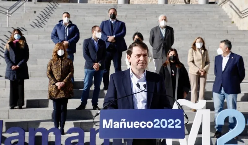 Foto 2 - El presidente de la Junta visita B&eacute;jar para presentar la lista de candidatos salmantinos