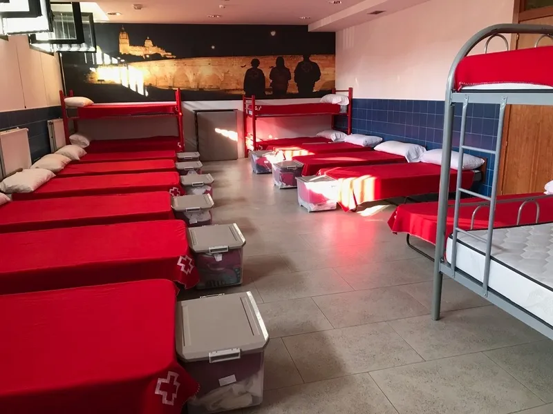 Imágenes de las Unidades de Emergencia Social y del Centro de Atención a Personas sin Hogar de Cruz Roja Salamanca