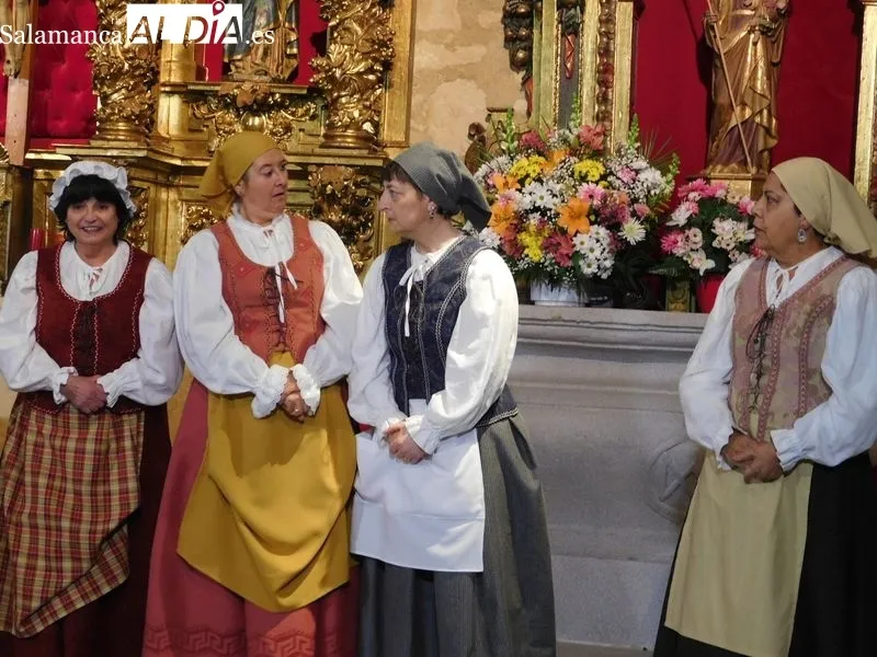 Representación de la obra 'Buscando a Nebrija', en la iglesia de Cabrerizos. Foto de J. P.
