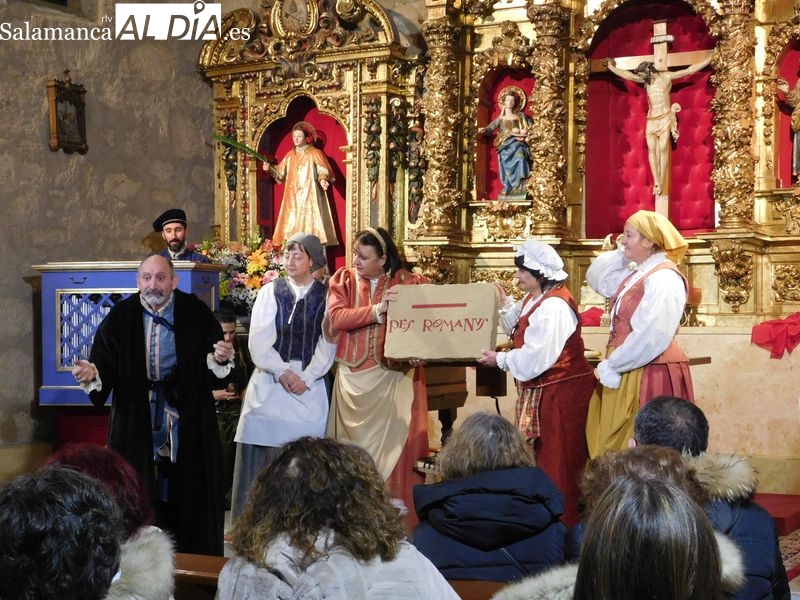 La historia de uno de los humanistas españoles más famosos encandila a los espectadores de esta localidad salmantina