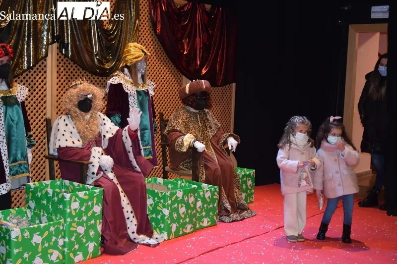 Recepción de los Reyes Magos en el teatro de Alba de Tormes / Pedro Zaballos