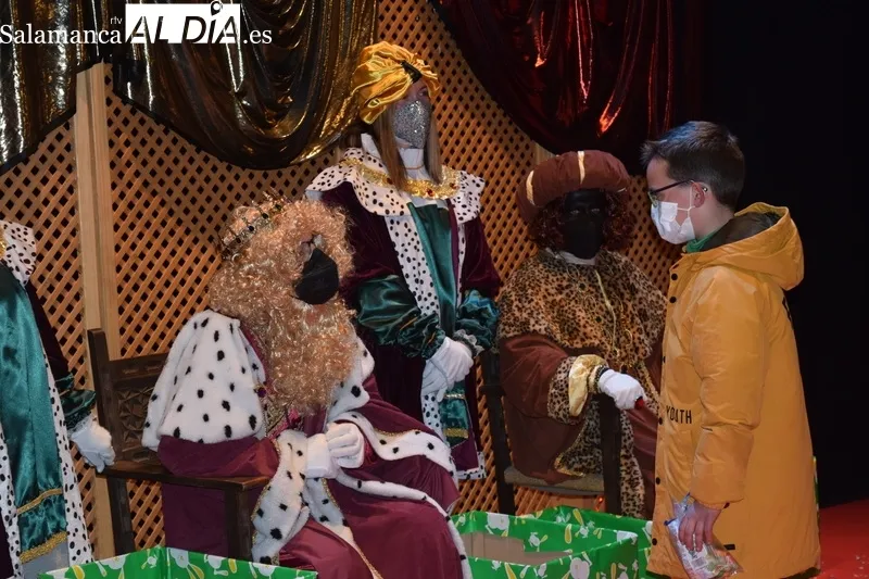 Recepción de los Reyes Magos en el teatro de Alba de Tormes / Pedro Zaballos