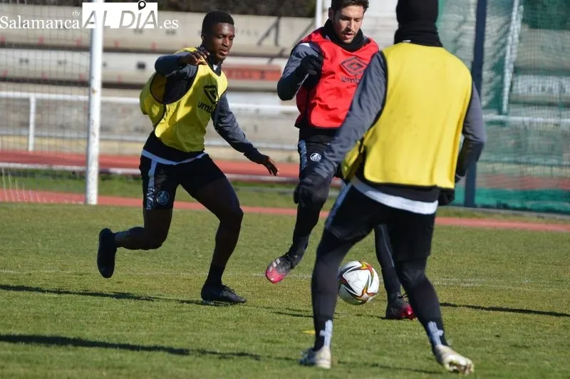 Foto 4 - Mikel Bueno entrena por primera vez con el Salamanca UDS