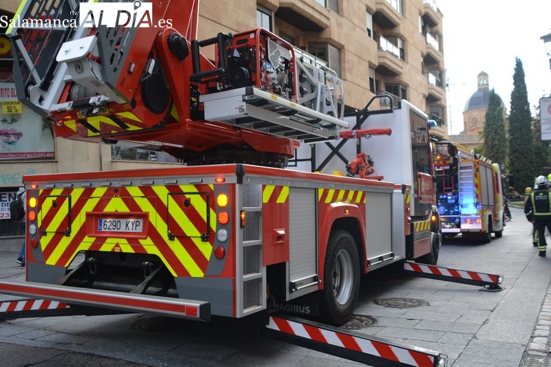 Foto 1 - Queman tres vehículos intencionadamente durante la madrugada en Salamanca
