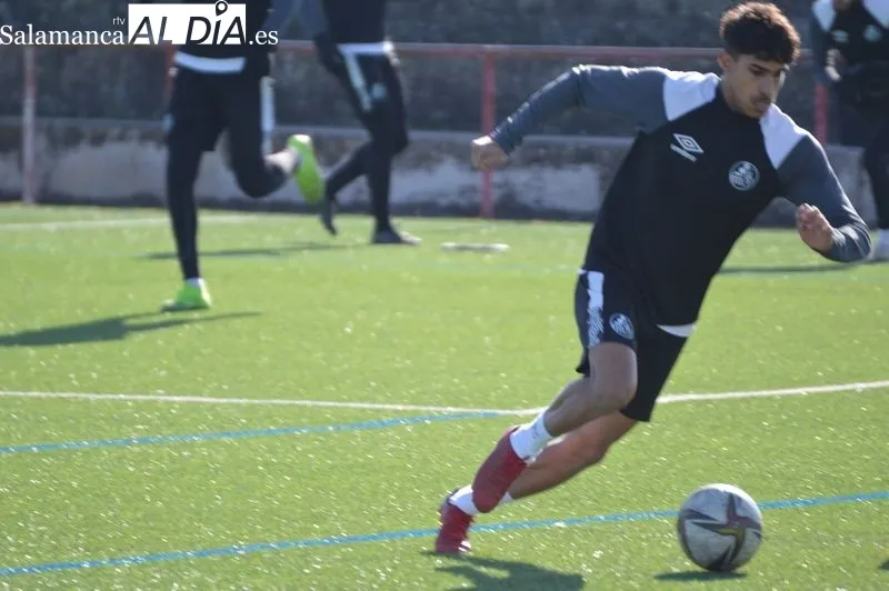 Foto 17 - Calder&oacute;n vuelve a los entrenamientos del Salamanca UDS despu&eacute;s de pasar el coronavirus