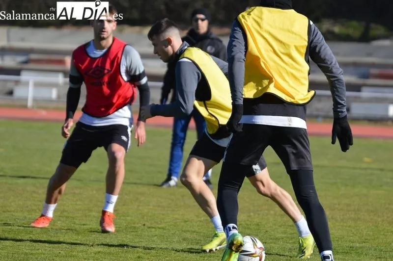 Foto 3 - Mikel Bueno entrena por primera vez con el Salamanca UDS
