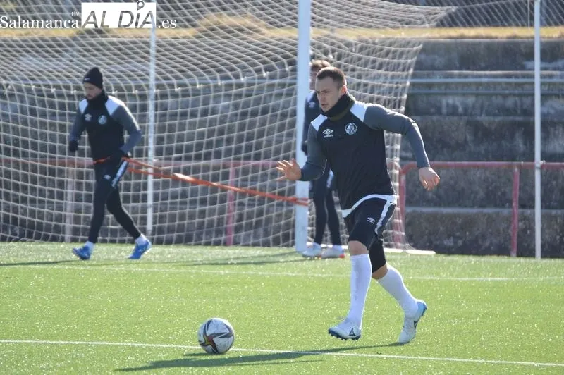 Foto 15 - Calder&oacute;n vuelve a los entrenamientos del Salamanca UDS despu&eacute;s de pasar el coronavirus