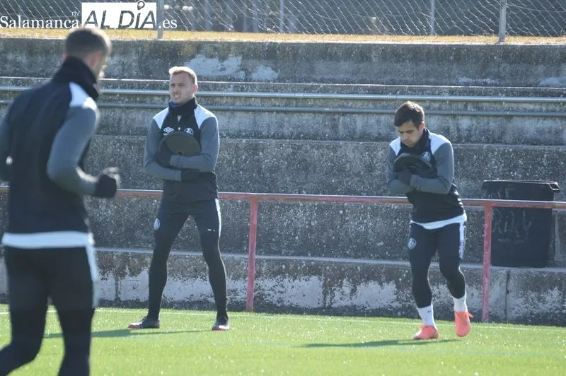 Foto 12 - Calder&oacute;n vuelve a los entrenamientos del Salamanca UDS despu&eacute;s de pasar el coronavirus