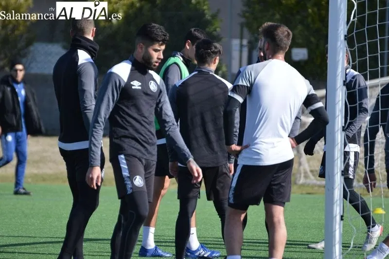 Foto 8 - Calder&oacute;n vuelve a los entrenamientos del Salamanca UDS despu&eacute;s de pasar el coronavirus