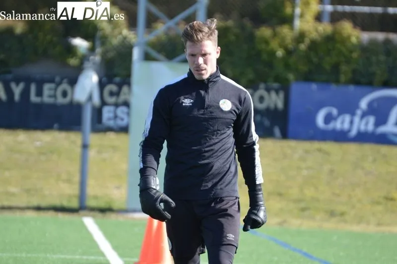 Foto 7 - Calder&oacute;n vuelve a los entrenamientos del Salamanca UDS despu&eacute;s de pasar el coronavirus