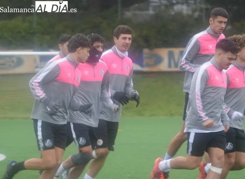 Carlos Valverde dirige el entrenamiento del Salamanca UDS 'B' / Fotos: Carlos Cuervo