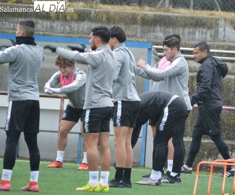 Carlos Valverde dirige el entrenamiento del Salamanca UDS 'B' / Fotos: Carlos Cuervo