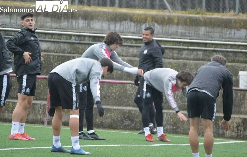 Carlos Valverde dirige el entrenamiento del Salamanca UDS 'B' / Fotos: Carlos Cuervo