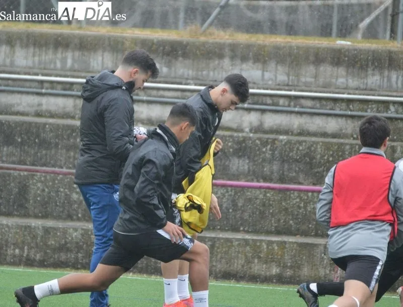 Carlos Valverde dirige el entrenamiento del Salamanca UDS 'B' / Fotos: Carlos Cuervo