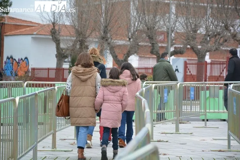 Menores acudiendo a la vacunación en el Multiusos | Fotos: Vanesa Martins