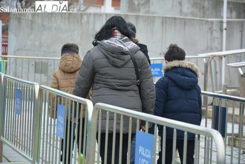 Menores acudiendo a la vacunación en el Multiusos | Fotos: Vanesa Martins