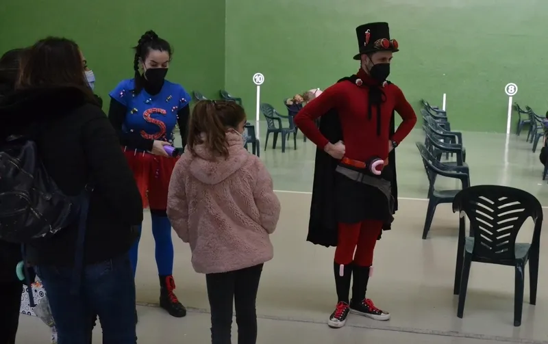 Foto 6 - Completada la vacunaci&oacute;n infantil con la colaboraci&oacute;n de Al&uacute;a Teatro para hacerla m&aacute;s llevadera