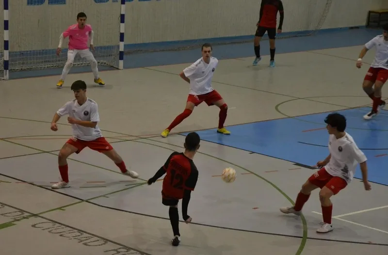 Foto 9 - El III Juvenil s&oacute;lo cede ante el 5 Coru&ntilde;a FS a bal&oacute;n parado en una gran tarde de todos los porteros