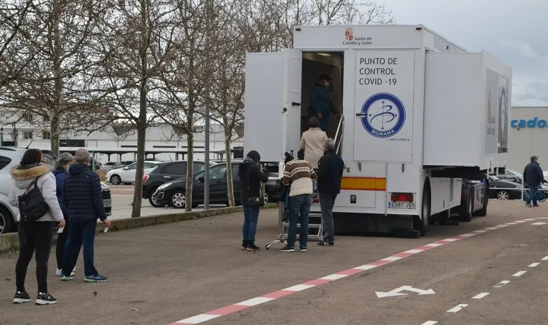 Foto 5 - En marcha la realizaci&oacute;n masiva de pruebas de ant&iacute;genos en una unidad m&oacute;vil