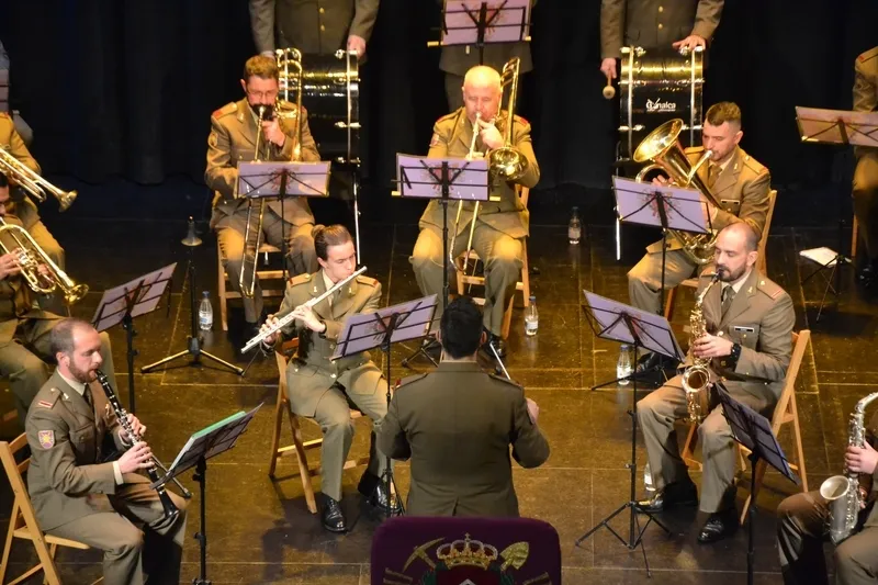 Foto 7 - La Banda del Regimiento de Ingenieros pone el broche al D&iacute;a de San Sebasti&aacute;n