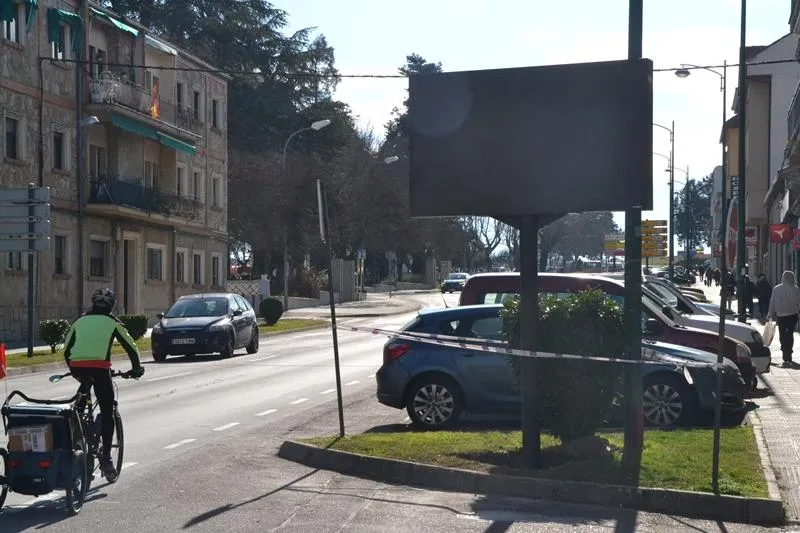 Foto 2 - Instaladas las pantallas que informar&aacute;n sobre la situaci&oacute;n del parking del Mercado de Abastos