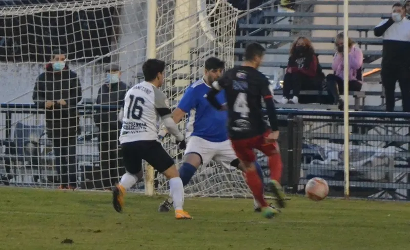 Foto 8 - Un gol a los 50&rdquo; condiciona el regreso a los campos del Ciudad Rodrigo tras un mes de par&oacute;n