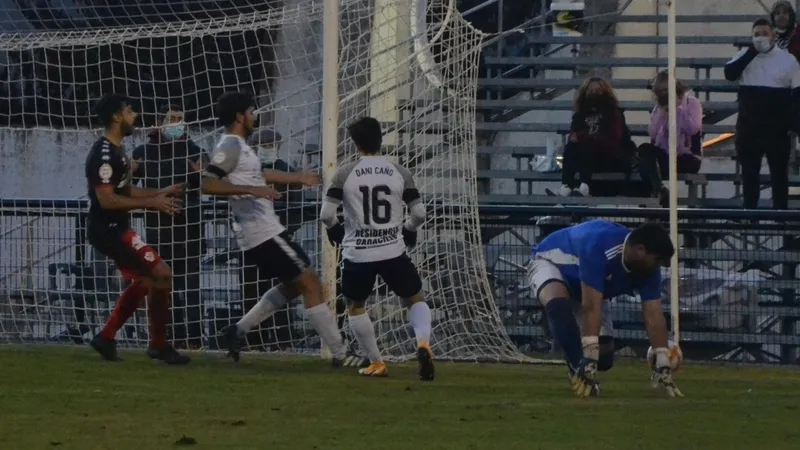 Foto 7 - Un gol a los 50&rdquo; condiciona el regreso a los campos del Ciudad Rodrigo tras un mes de par&oacute;n