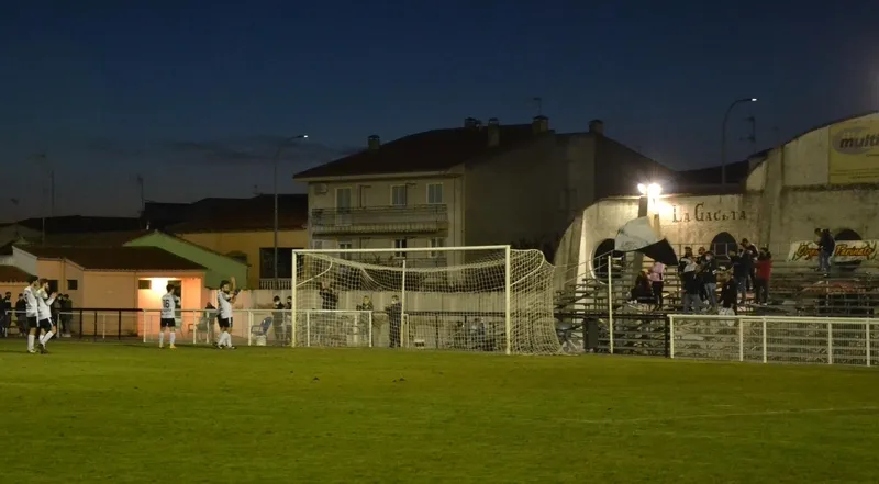 Foto 2 - Un gol a los 50&rdquo; condiciona el regreso a los campos del Ciudad Rodrigo tras un mes de par&oacute;n