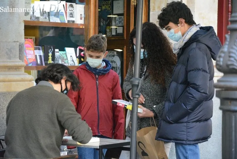 Rodrigo Cortés en la firma de libros para SALAMANCA rtv AL DÍA | Foto: Vanesa Martins