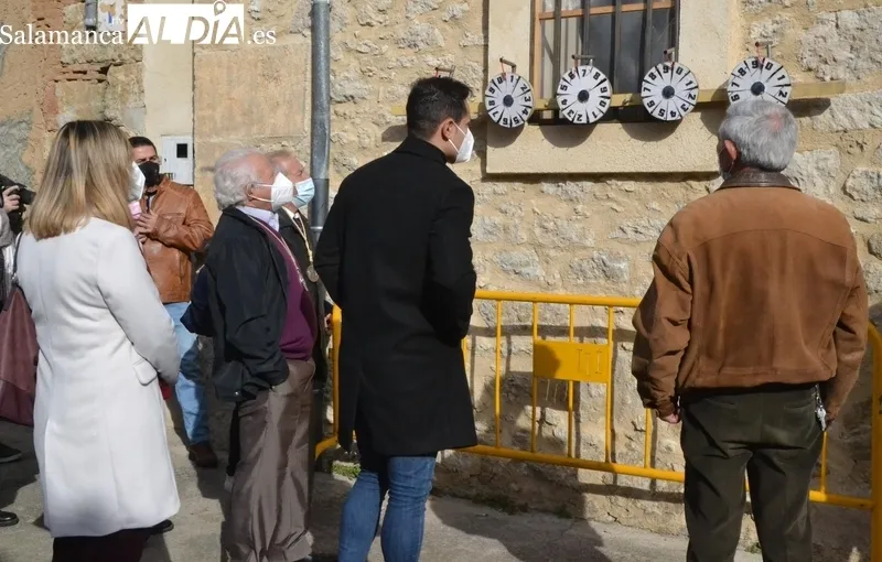 Foto 11 - San Ant&oacute;n vuelve a procesionar por el Arrabal del Puente bendiciendo a cinco perros y un erizo
