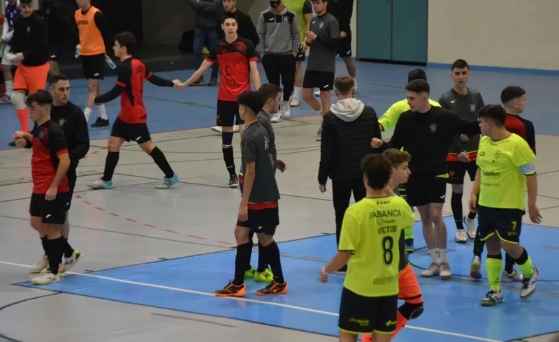 Foto 8 - Merecido triunfo del III Juvenil ante el Mar&iacute;n Futsal con un final no apto para taquic&aacute;rdicos
