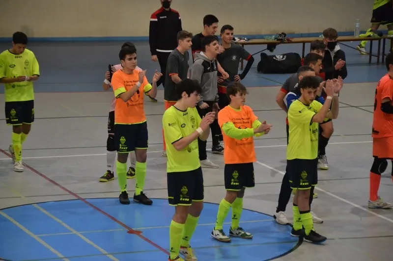 Foto 7 - Merecido triunfo del III Juvenil ante el Mar&iacute;n Futsal con un final no apto para taquic&aacute;rdicos