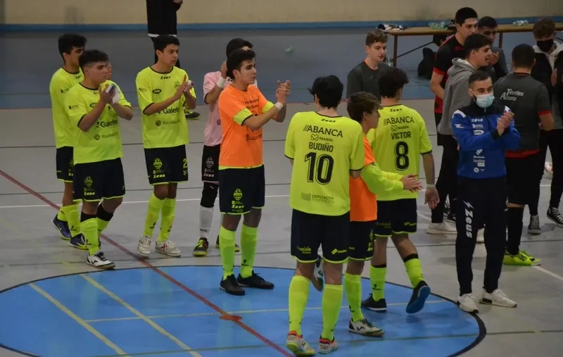 Foto 6 - Merecido triunfo del III Juvenil ante el Mar&iacute;n Futsal con un final no apto para taquic&aacute;rdicos