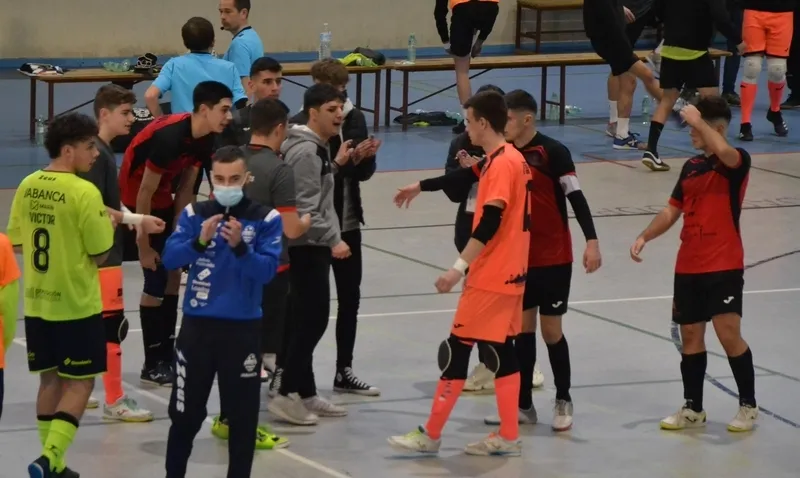 Foto 5 - Merecido triunfo del III Juvenil ante el Mar&iacute;n Futsal con un final no apto para taquic&aacute;rdicos