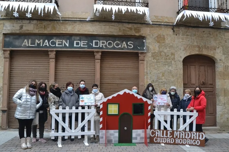 Foto 3 - Entregados los premios a las zonas distinguidas en el VI Concurso de Decoraci&oacute;n Navide&ntilde;a