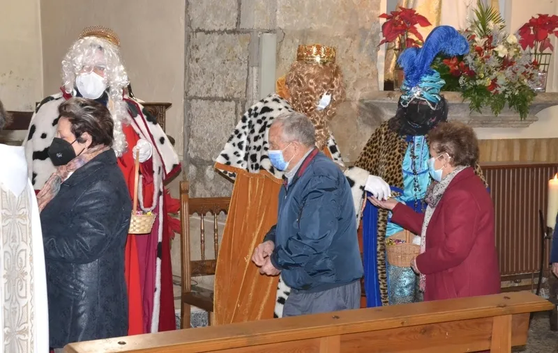 Foto 8 - Los Reyes hacen parada en San Andr&eacute;s antes de despedirse de Mir&oacute;briga