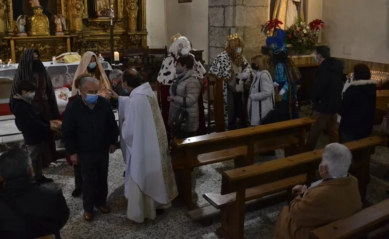 Foto 6 - Los Reyes hacen parada en San Andr&eacute;s antes de despedirse de Mir&oacute;briga