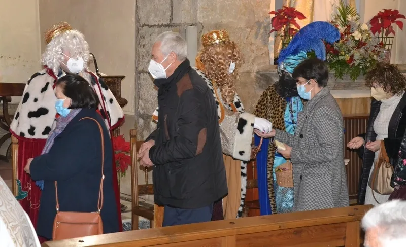 Foto 3 - Los Reyes hacen parada en San Andr&eacute;s antes de despedirse de Mir&oacute;briga