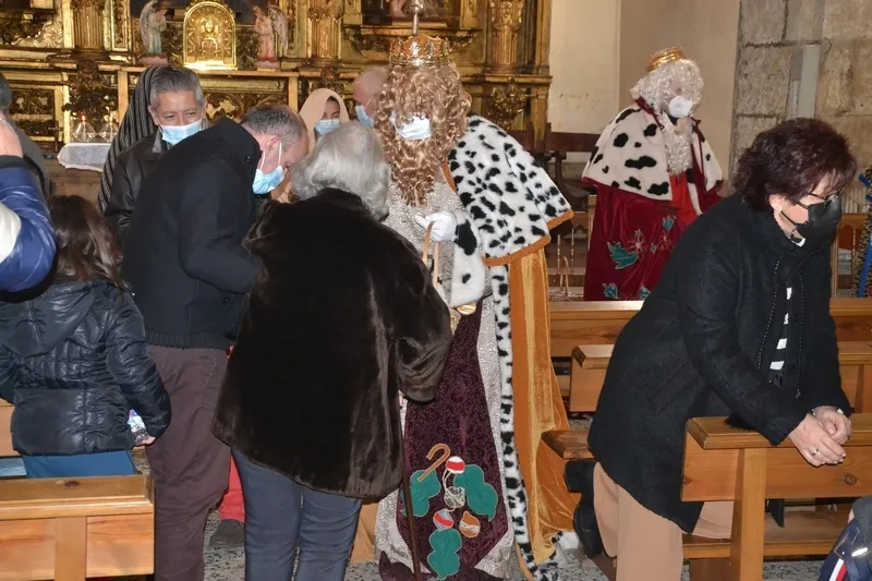 Foto 2 - Los Reyes hacen parada en San Andr&eacute;s antes de despedirse de Mir&oacute;briga