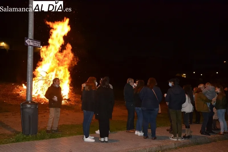 Foto 5 - El fuego hace d&uacute;o con la luna para iluminar la tarde dominical en San Andr&eacute;s