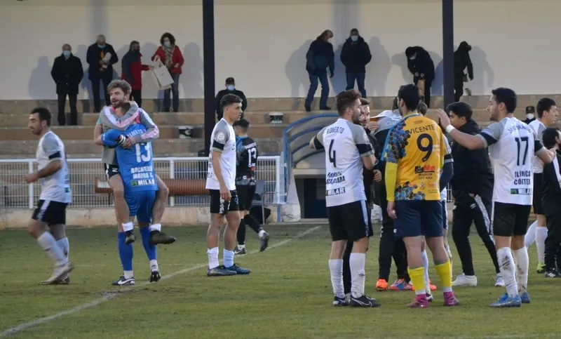 Foto 5 - El Ciudad Rodrigo rompe su larga sequ&iacute;a en una pl&aacute;cida tarde repleta de goles y deja de ser colista
