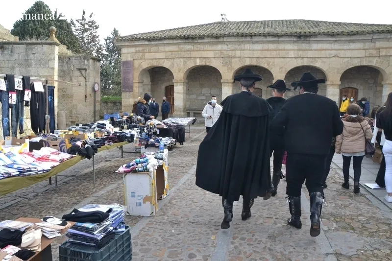 Foto 10 - El mercadillo sabatino recupera la normalidad pese a algunas ausencias