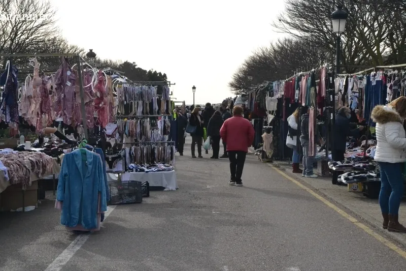 Foto 2 - El mercadillo sabatino recupera la normalidad pese a algunas ausencias