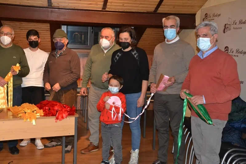 Foto 9 - La Cofrad&iacute;a de San Blas prepara 10.000 gargantillas para el pr&oacute;ximo jueves