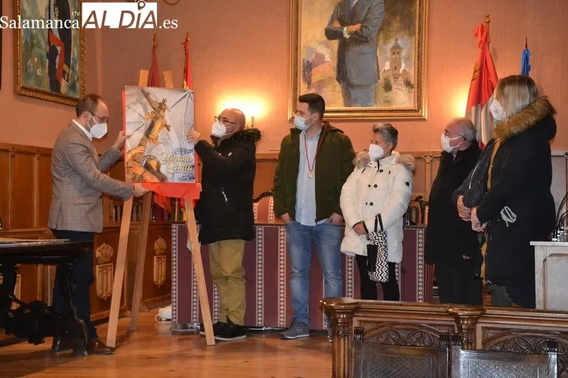Foto 3 - El Calvario ilustra el cartel de la Semana Santa Mirobrigense, cuya Junta Mayor queda disuelta