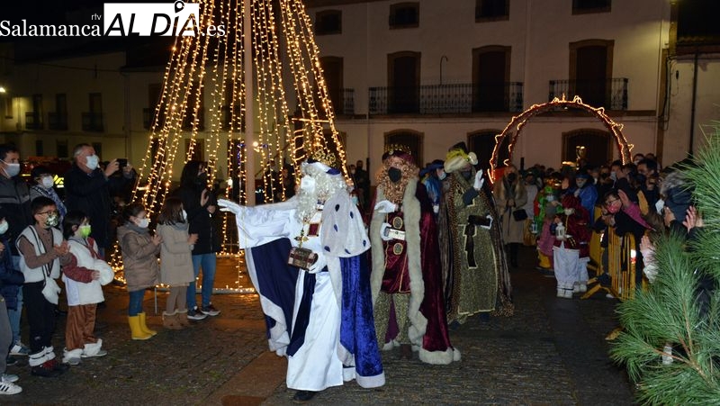 Foto 6 - Lumbrales retoma la tradicional Cabalgata de los Reyes Magos