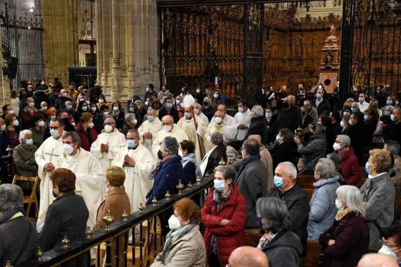 Foto 6 - Carlos L&oacute;pez se despide como obispo de Salamanca en una emotiva ceremonia