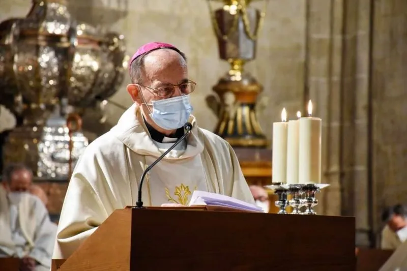 Foto 3 - Carlos L&oacute;pez se despide como obispo de Salamanca en una emotiva ceremonia