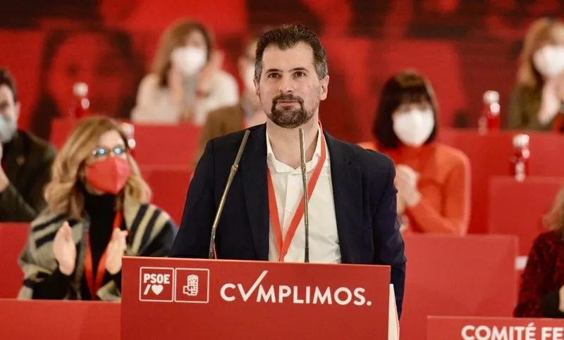 Foto 2 - Tudanca vuelve a tachar de "irresponsable" la convocatoria electoral, aunque habla de una "nuevo oportundiad para el cambio" en la Comunidad