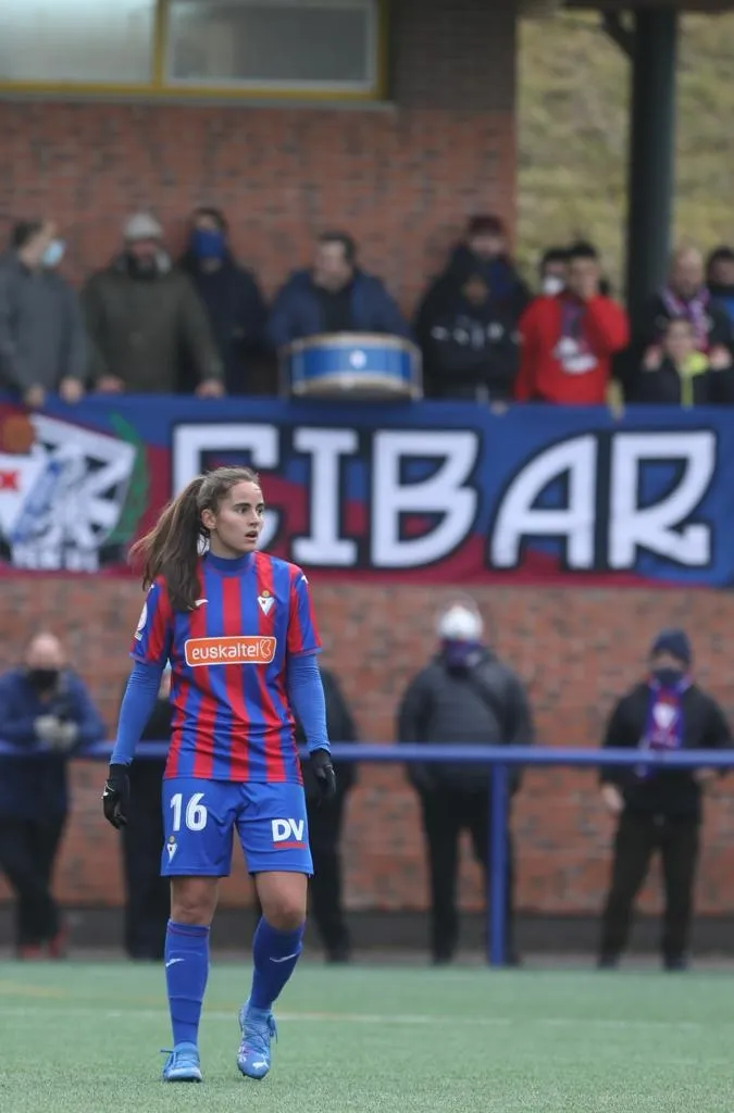 Foto 2 - Carmen &Aacute;lvarez marca su 1&ordm; gol con el Eibar para abrir la remontada de las suyas ante el Madrid CFF